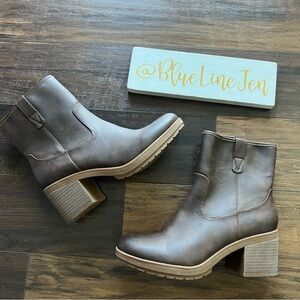 Dr Scholls Pearl Boots NWOT